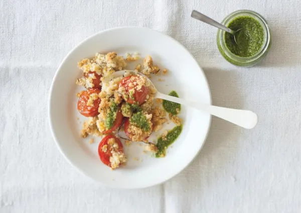 Crumble de tomates cerises au pesto