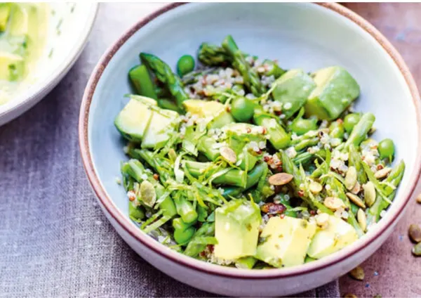 Ensalada de quinoa con vinagreta de limón y albahaca