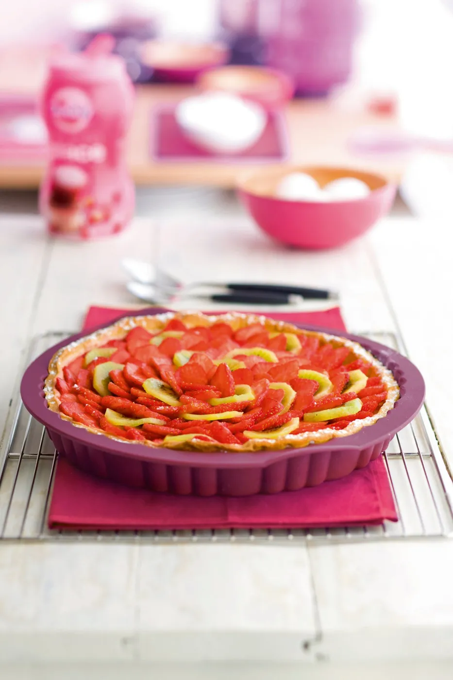 Tarta de fresas y kiwi con crema de almendra
