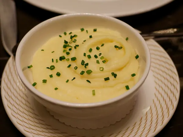 Aligot (kartoffelmos med trækkende ost)