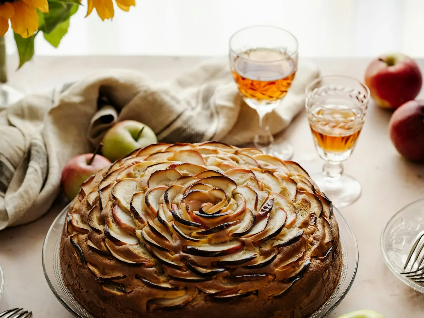 Cake Invisible Apel dan Hazelnut