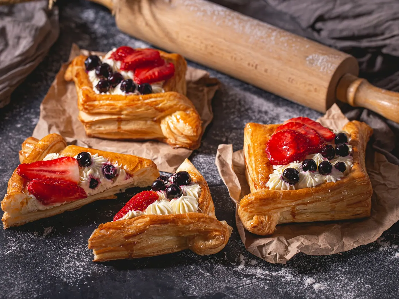 エスカルゴとパセリバターのパイコーン