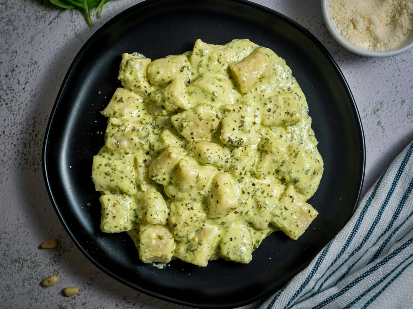 Perunagnocchit ja pesto