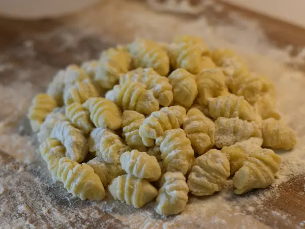 Ovnbagte polentagnocchi