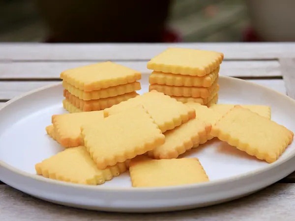 Salte småkager med maroilles og persille