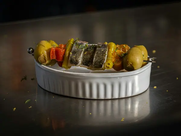 Fiskespyd med babygulerødder