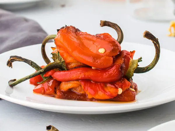 Agneau au romarin et aux poivrons rouges