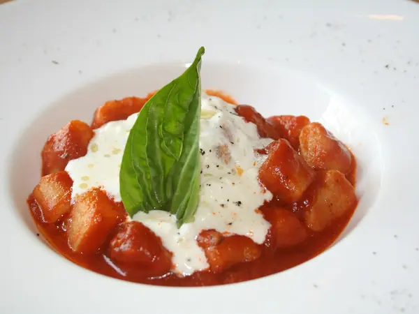 Cannellonis tomates, mozza et chorizo
