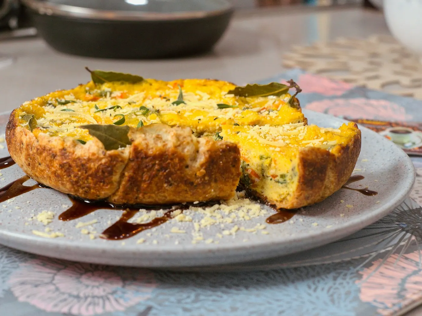 Clafoutis met courgette, mozzarella en chorizo