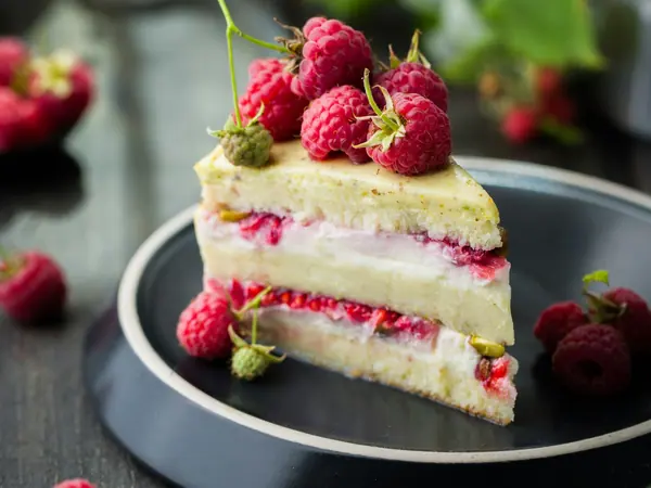 Gâteau au fromage blanc, coulis de framboises