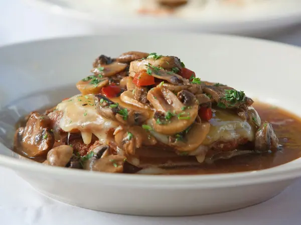 Medaglioni di vitello alla normanna