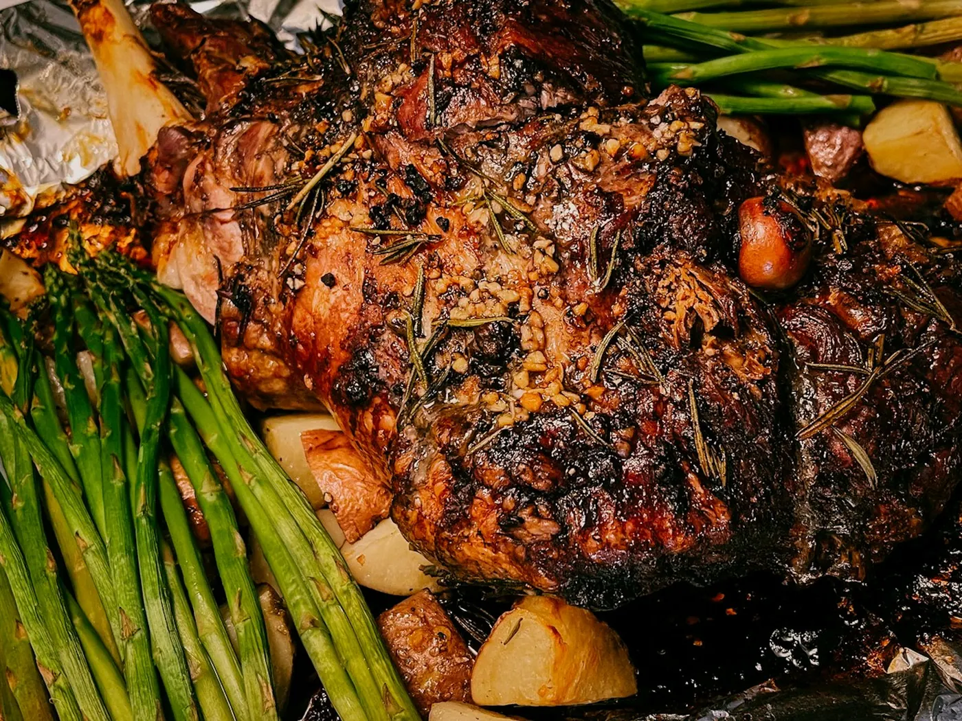 Geroosterde lamsbout met krieltjes