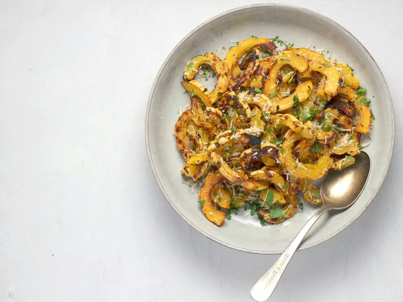 Spaghetti di zucca con bacon e ricotta