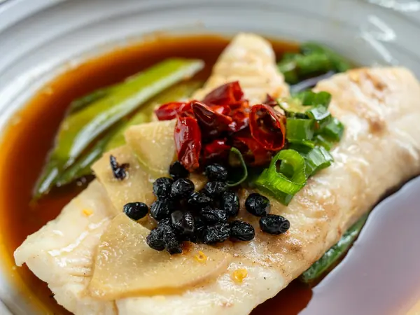 Vivaneau vapeur, sauce orange et gingembre