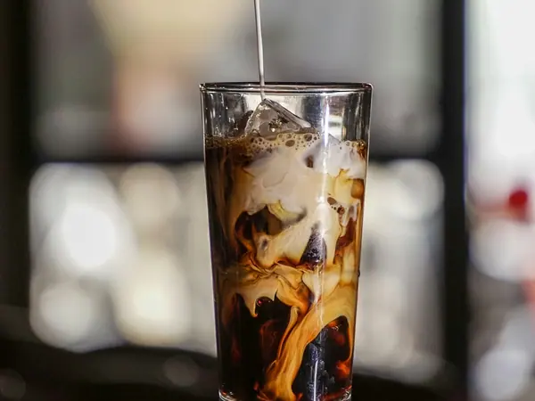 Cold brew med karamel og mokka