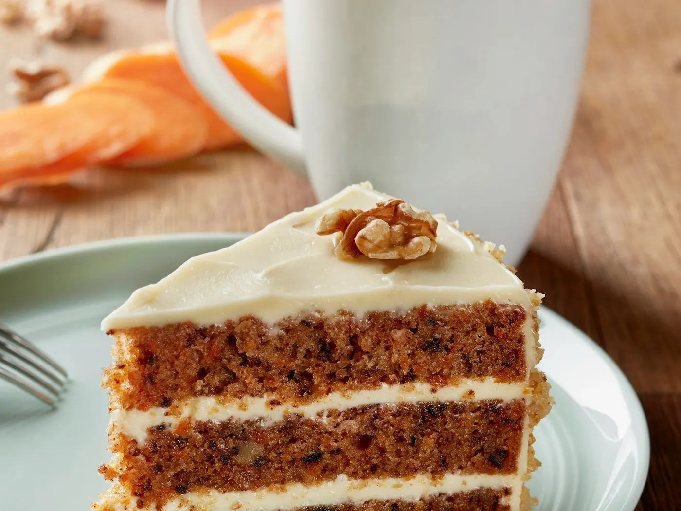 Cake van wortel, kokos en pecannoten