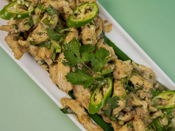 Burger di pollo con coriandolo e jalapeño