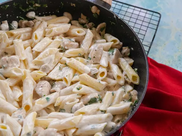 Pasta al forno con pollo e poblano