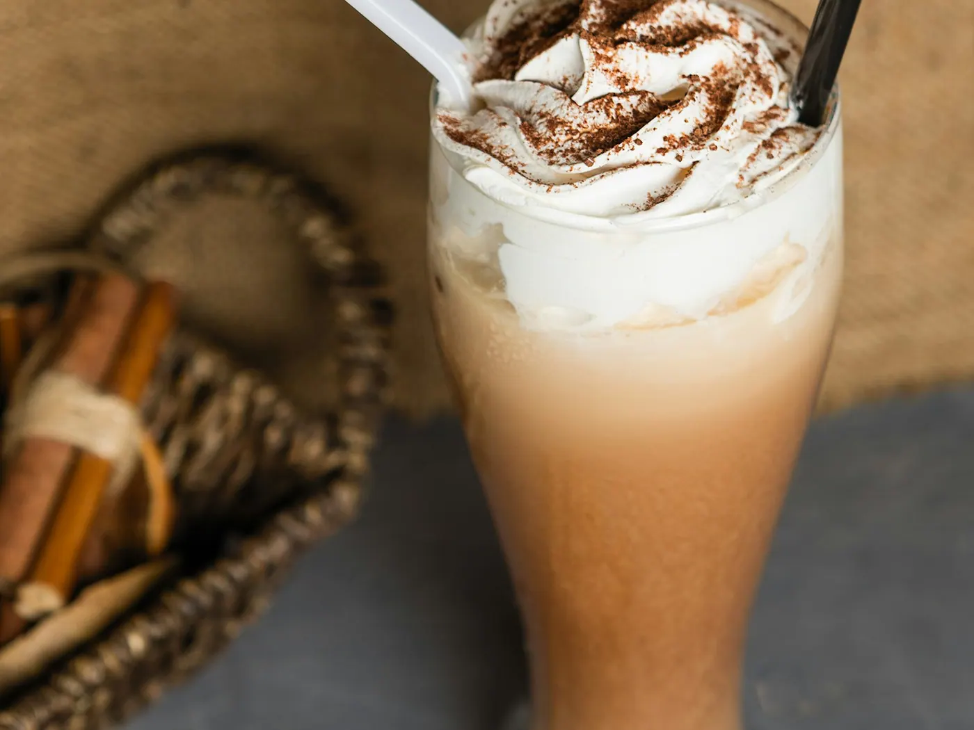 Cocktail met chocolade, hazelnoot en rum