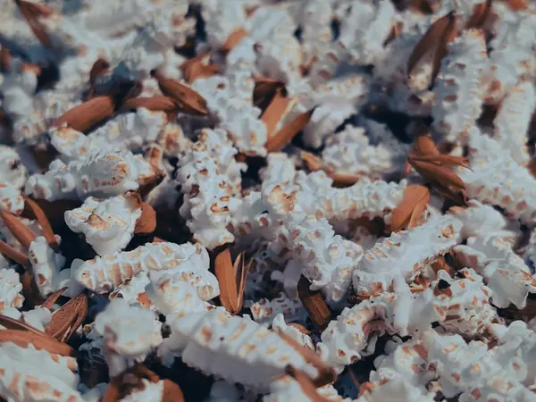 Chokoladepopcorn med nødder og kokos