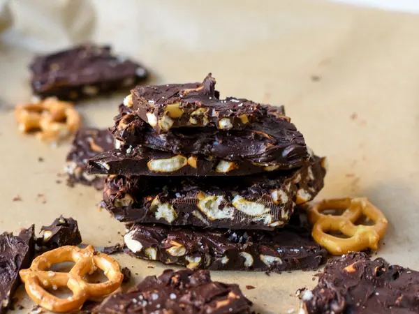 Popcorn med chokolade og saltkringler