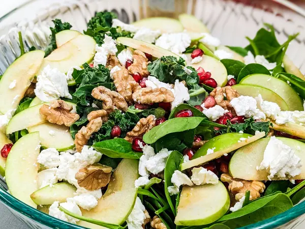 Hakket salat med grønnkål og eple