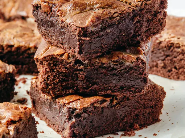 Cold brew-brownies med jordnøddesmør