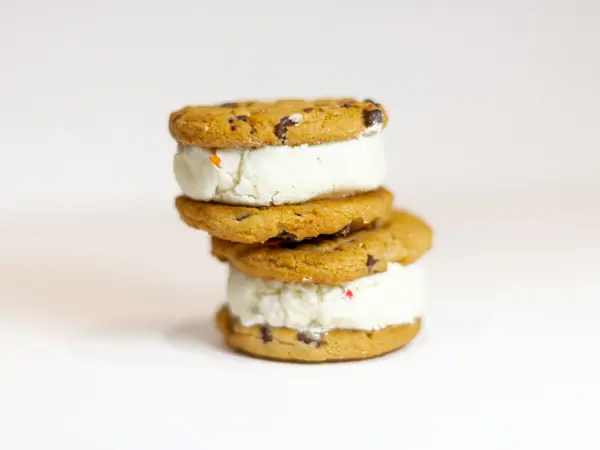 Cookies-and-Cream-Blondies