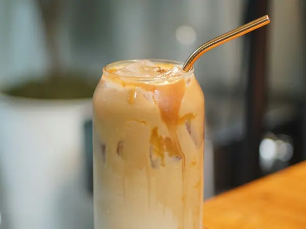 Cremet cold brew med saltkaramel