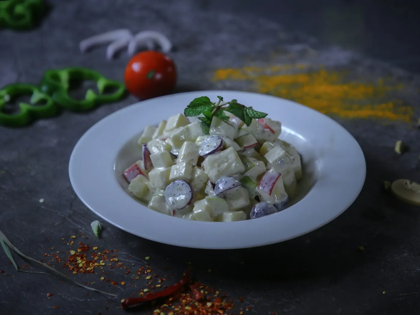 Salada cremosa de massa com frango