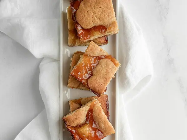 Barres de céréales fourrées à la confiture