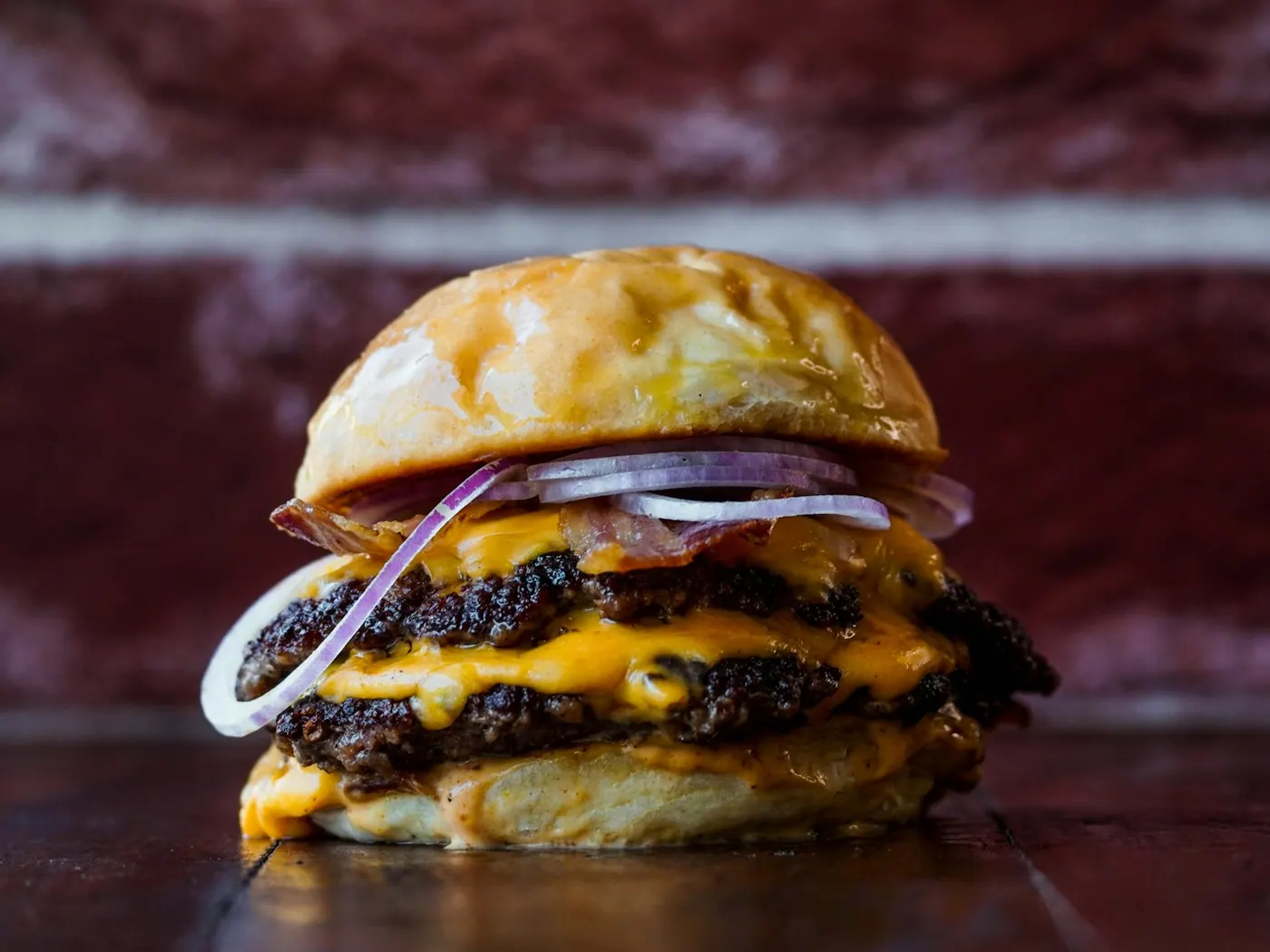 Burgery marynowane w marsali z cebulą