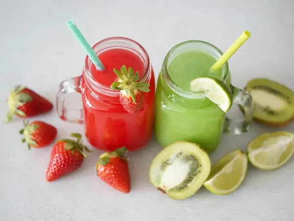 Frossen mojito med jordbær og kiwi