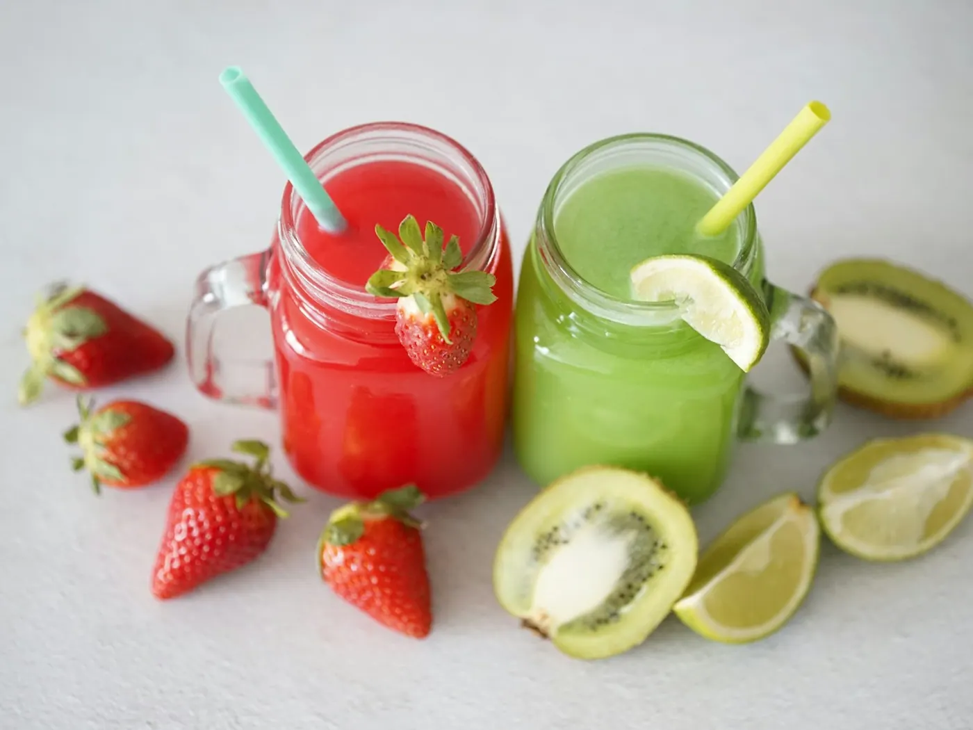 Mojito gelado de morango e kiwi