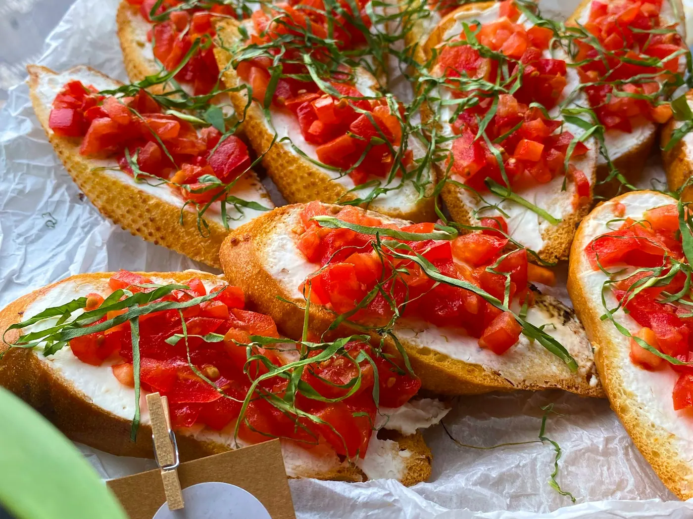 Bruschetta de tomate y queso de cabra