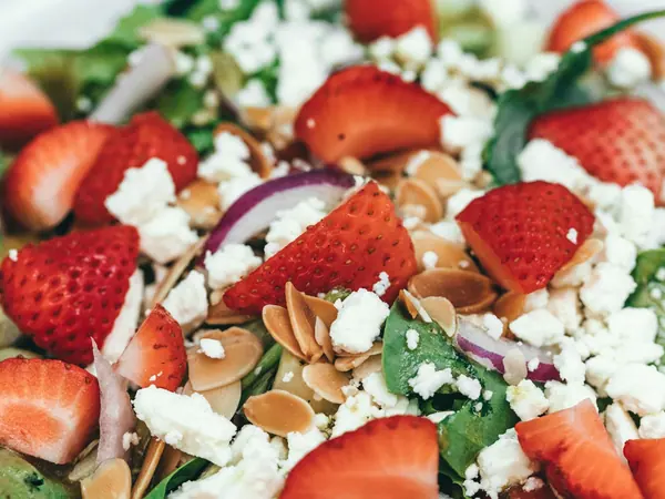 Ensalada de kale y fresas