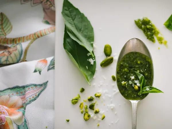 Pesto av bladgrønnsaker