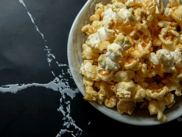 Popcorn med ahornkaramel