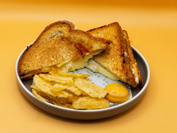 Mini-ostetoast i mundrette bidder
