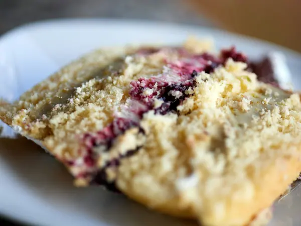 Beeren-Streuselkuchen