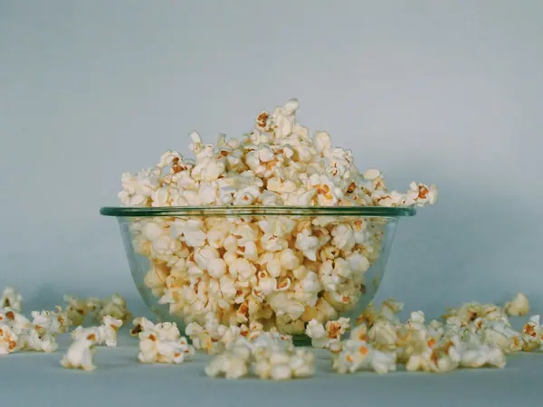 Popcorn med smør til filmaften