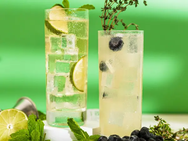 Infused Water Nanas, Blueberry, dan Mint