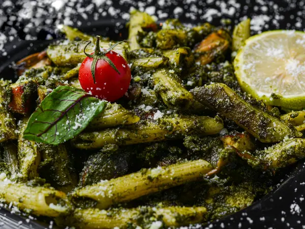 Pasta med spinat- og valnøddepesto