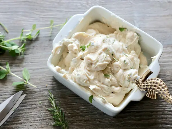 Klebriges Zupfbrot mit Frischkäse-Frosting
