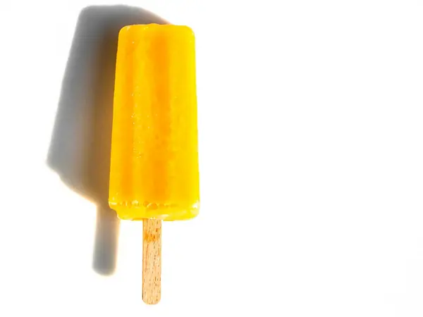 Aiskrim Batang Strawberi Tequila Sunrise